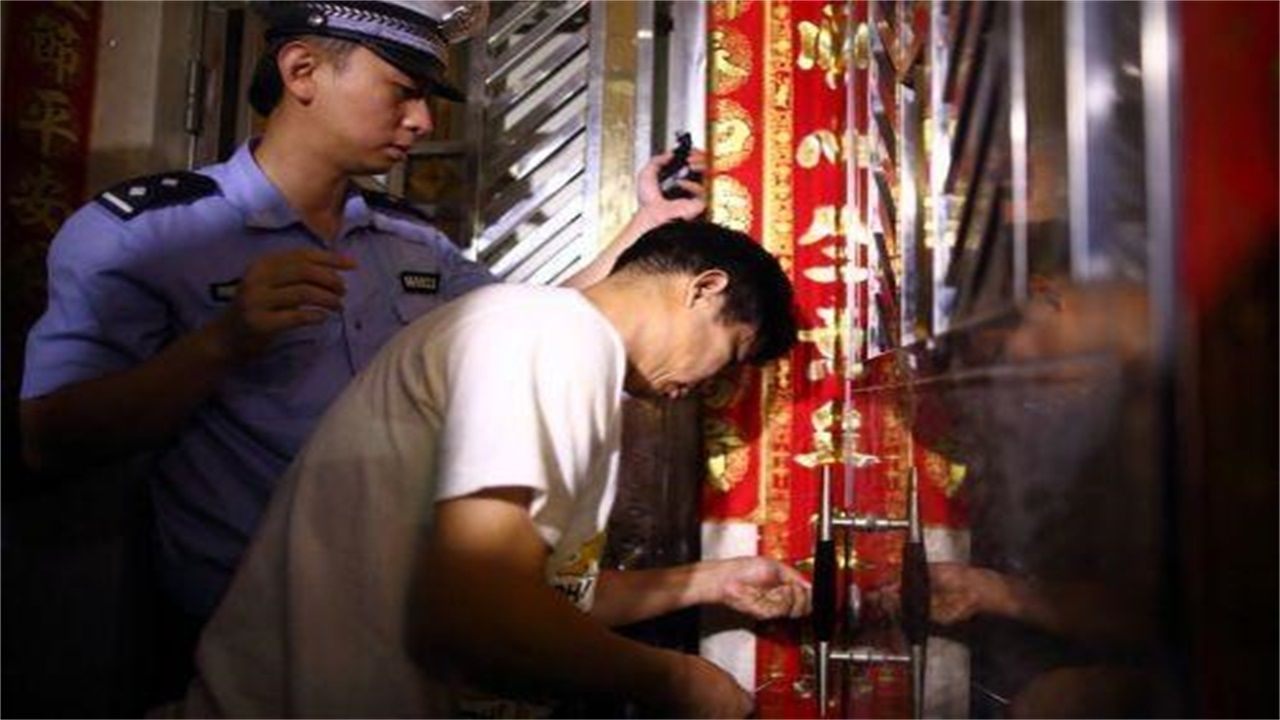 大兴安岭请开锁师傅开了锁后，师傅为什么一般都不进门，就算主人请也不进去？